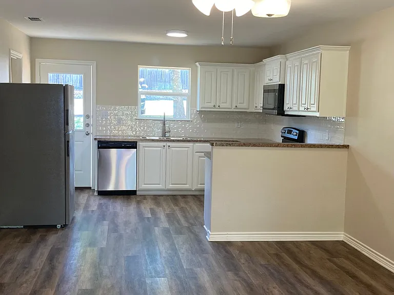 1004 S Porter Ave — Photo 5