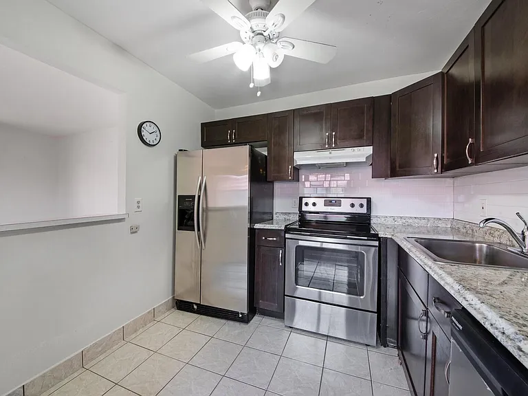 274 Seville Ct #L — Photo 7