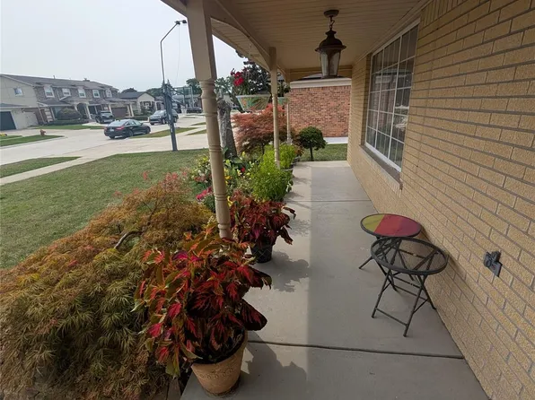 27072 Simone St, Dearborn Heights, MI 48127