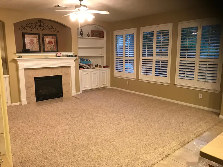 Living Room pic 1