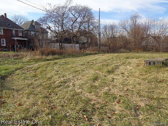 5th image of 2401 Baldwin St