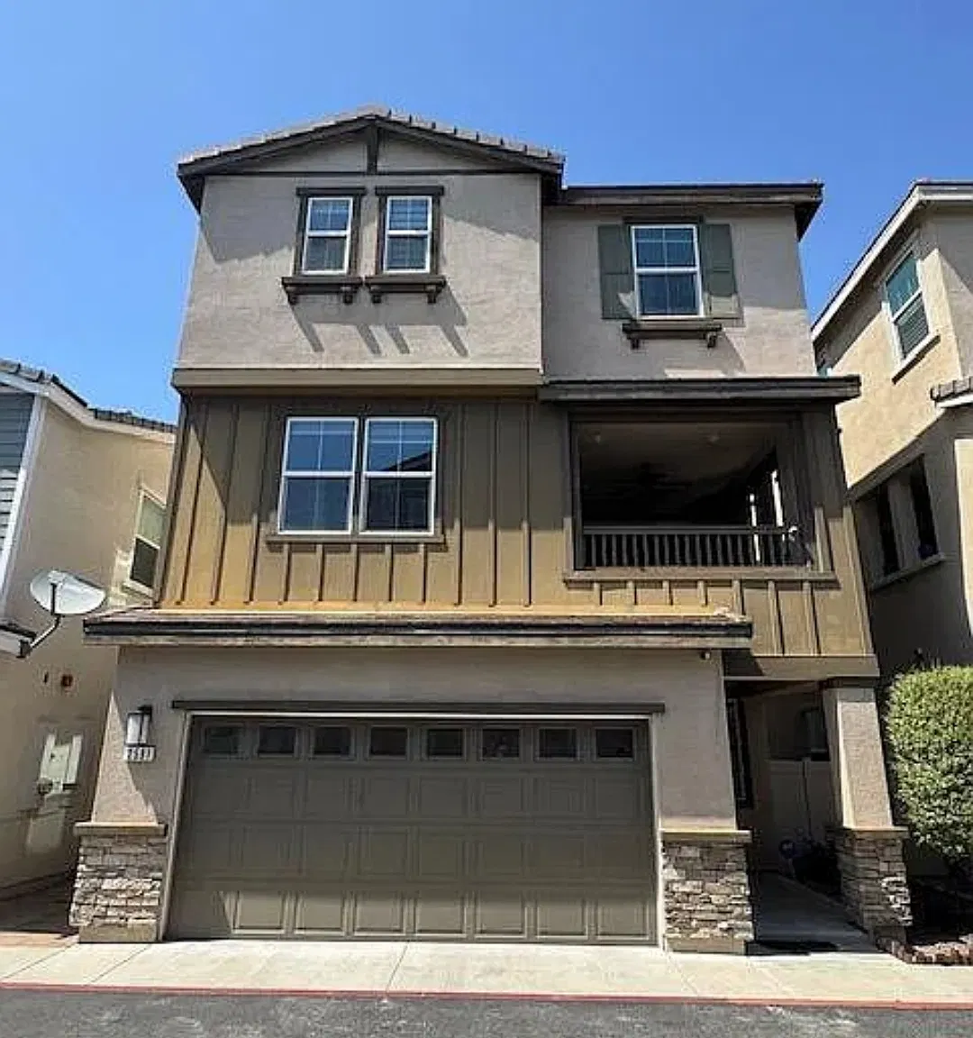 4 bed, 2465 sqft, $4,700 — Photo 1
