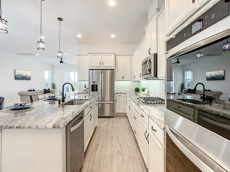 15707 Vetta Dr — Photo 34