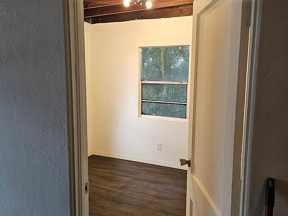 5th image of 617 Sears Ave NE