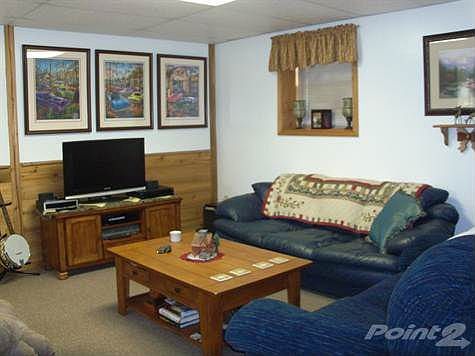 Family room (b)