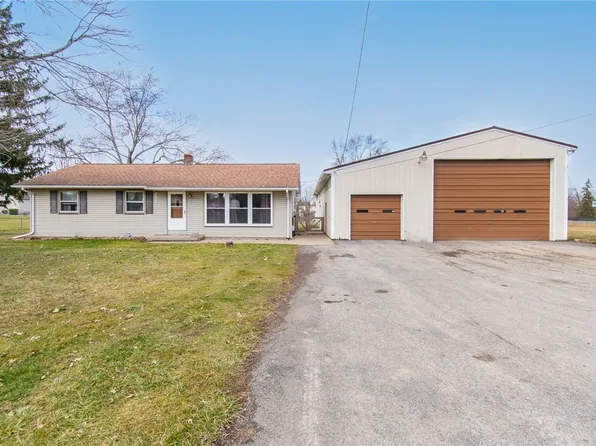 149 School House Rd, Pulaski, PA 16143