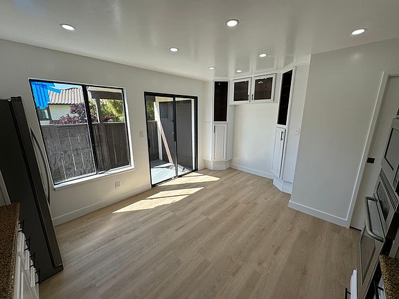 3rd image of 705 Del Valle Cir