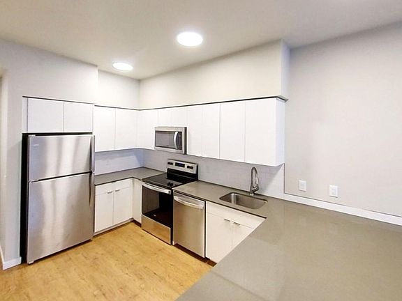 3rd image of 2518 Meridian St #205