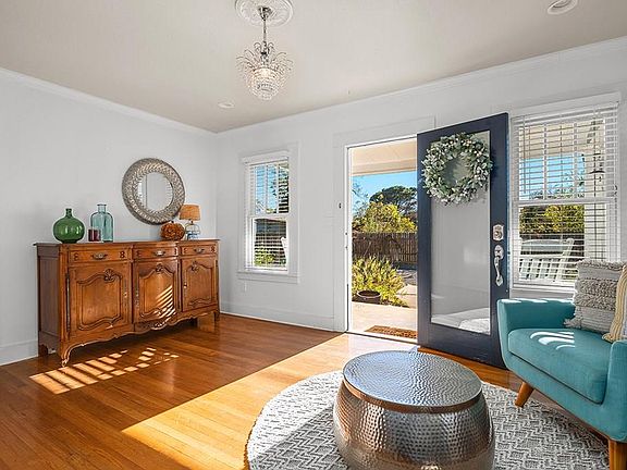 4th image of 206 W Burbank St