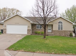 4406 Glenwood Rd, Kearney, NE 68845