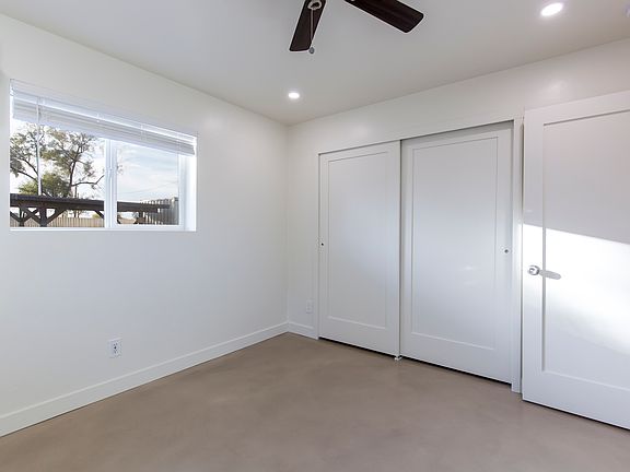 5th image of 1423 N Venice Ave APT G