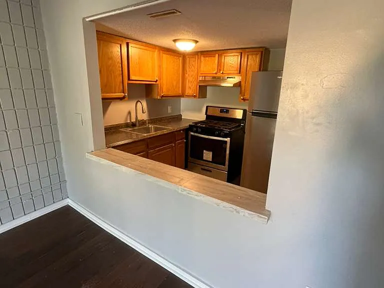 76 Sherman Ave #4 — Photo 6