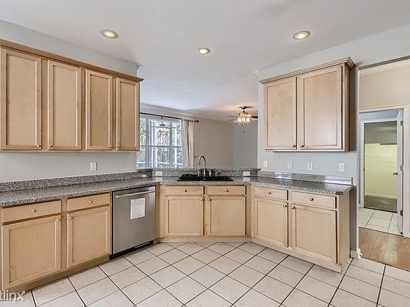 3rd image of 6214 Interbay Ave