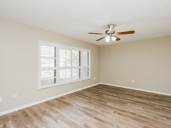 3rd image of 9519 Pebble Glen Ave
