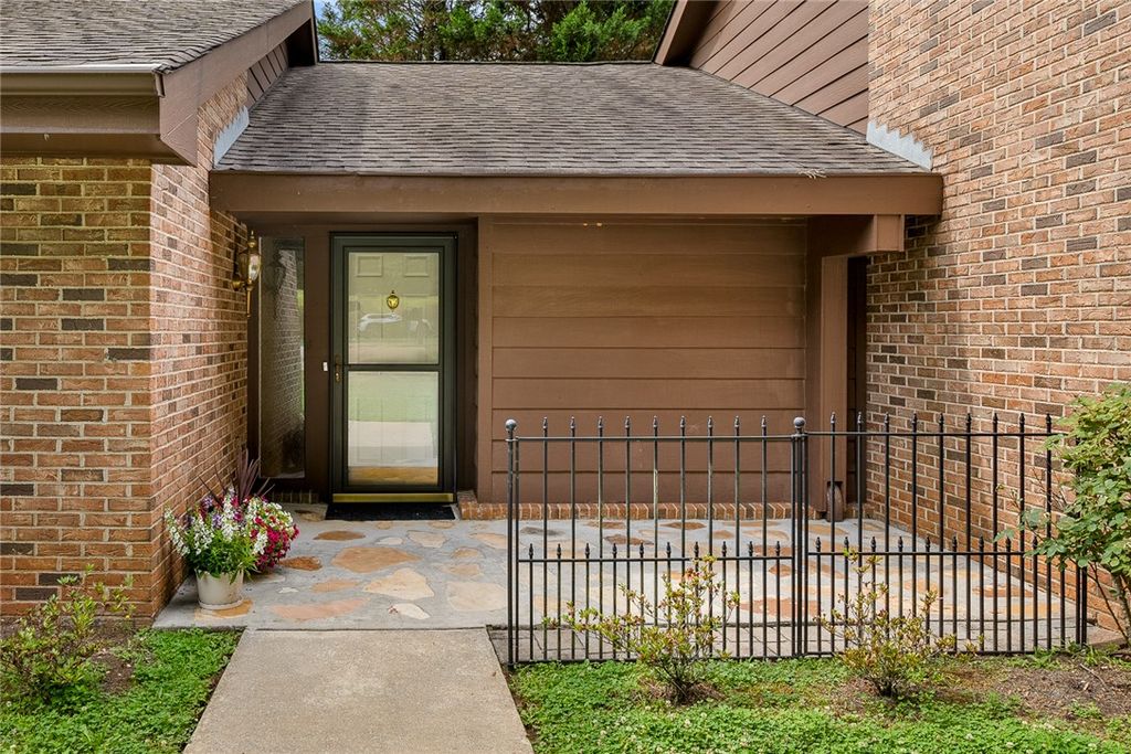 120 Downs Blvd, Clemson, SC - View 2