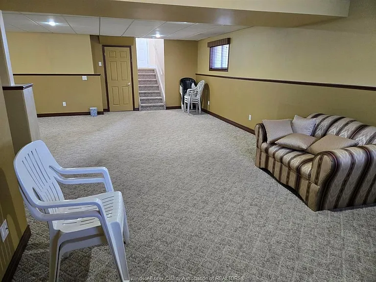 1504 Fuller Cres — Photo 11