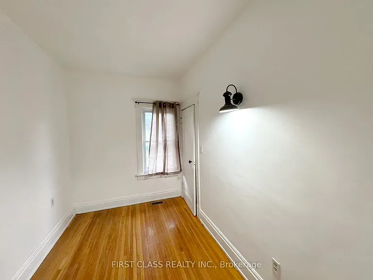 9 Grantham Ave S — Photo 33