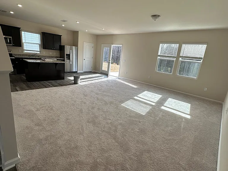 Entrance and Living space overview