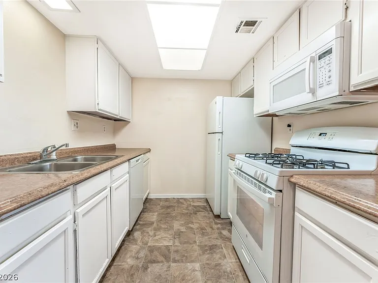 457 N Lamb Blvd #B — Photo 9