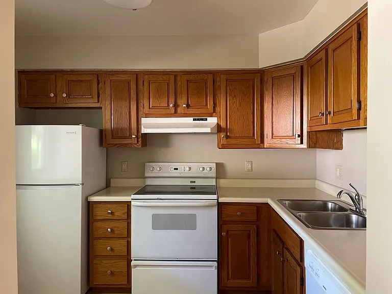 1160 Cambria Ct — Photo 6