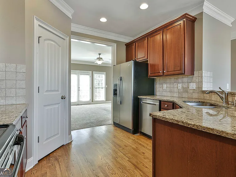 803 Lexington Vlg — Photo 11