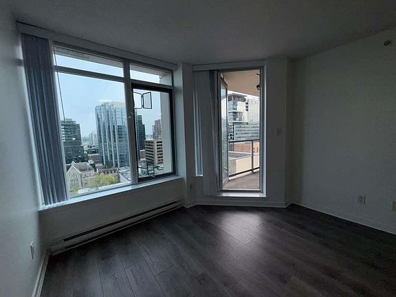 5th image of 610 Granville St #1715