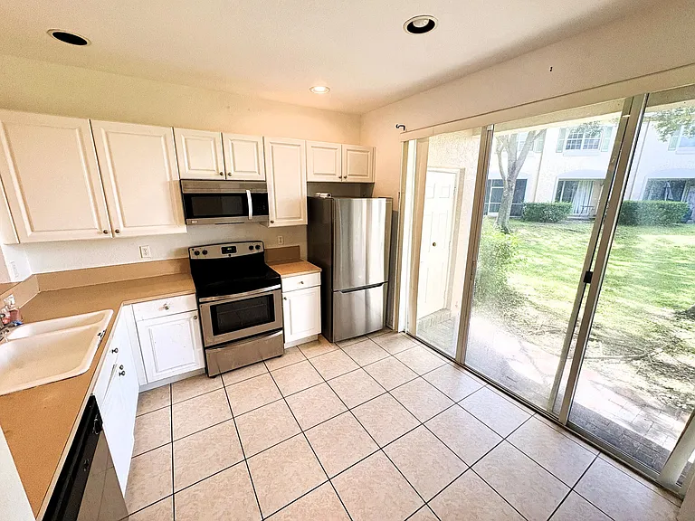 721 NW 42nd Ave — Photo 8