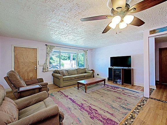 4th image of 621 Hook Ave