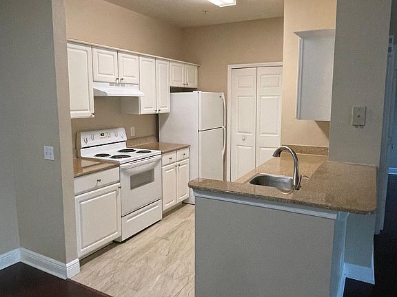 4th image of 330 Southern Pecan Cir Unit 201