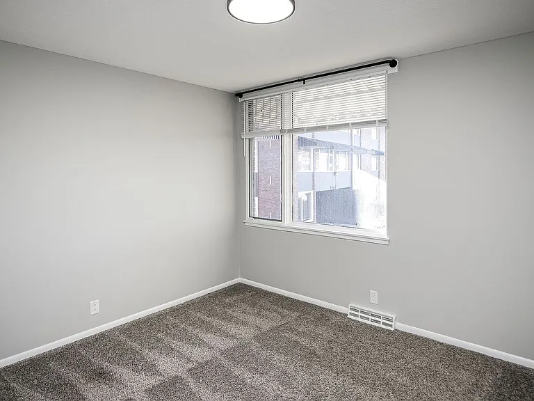 4815 S 131st St #15 — Photo 13
