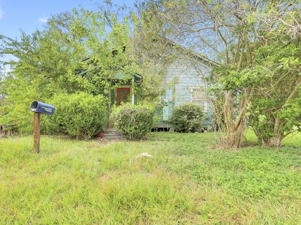 309 W Pecan St, Wharton, TX 77488
