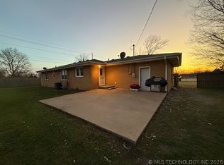 1818 McKinley Rd, Bartlesville, OK 74006