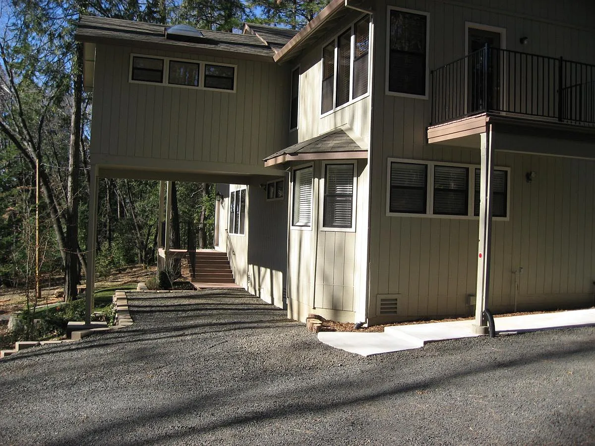 Covered parking - 15610 Nopel Ave