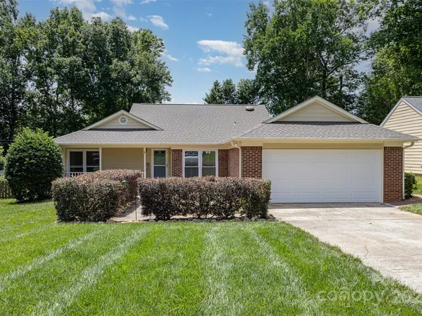 10607 Fairway Ridge Rd, Charlotte, NC 28277