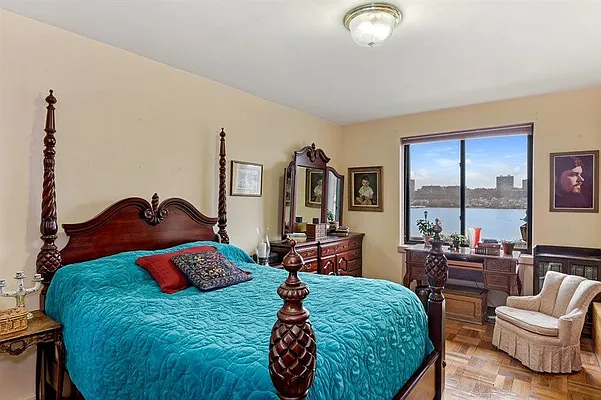 Sold by Stribling | media 3