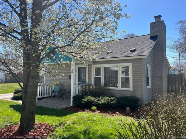 3071 Elmwood Dr, Fort Gratiot, MI 48059