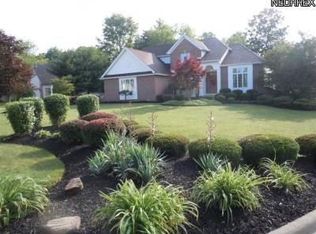 308 Colonial Dr, Canfield, OH