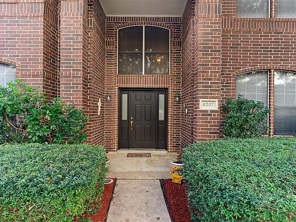 4th image of 4307 Holly Terrace Ct