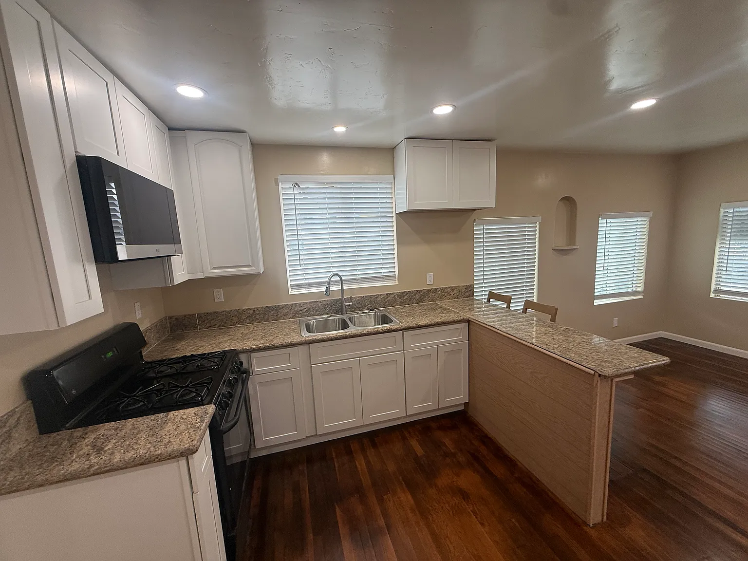 4 bed, 1500 sqft, $4,995 — Photo 4