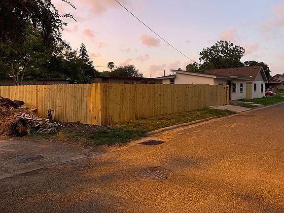 4th image of 2064 E Van Buren St