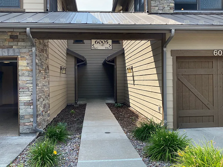 6005 Saint Moritz Dr #B — Photo 2