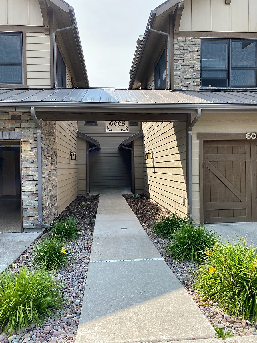 Building Photo - 6005 Saint Moritz Dr #B