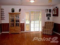 Large family room w/yard access