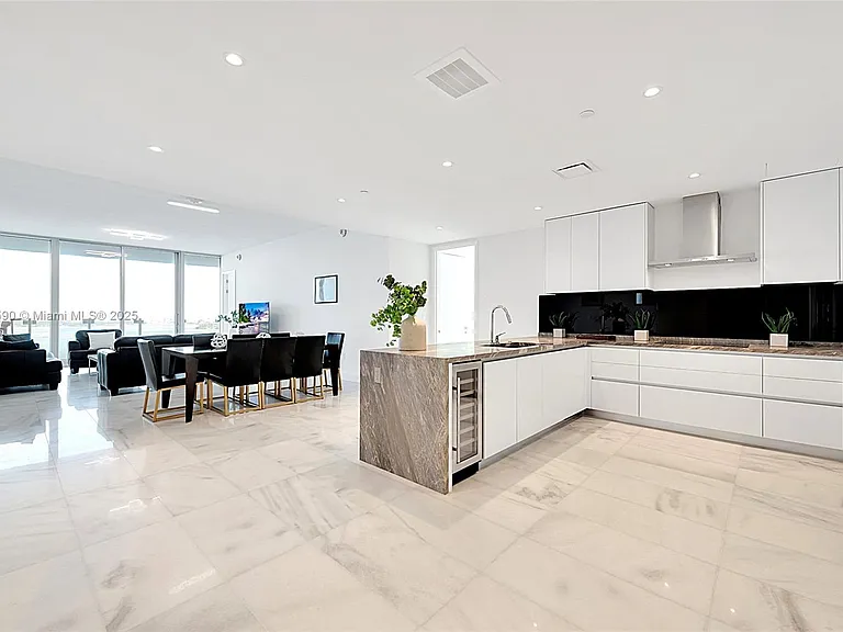 700 NE 24th St #2603 — Photo 5