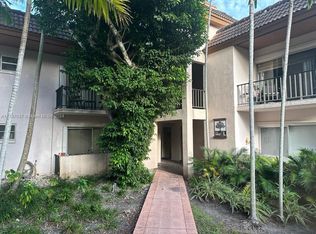 9402 SW 77th Ave APT L8, Miami, FL 33156