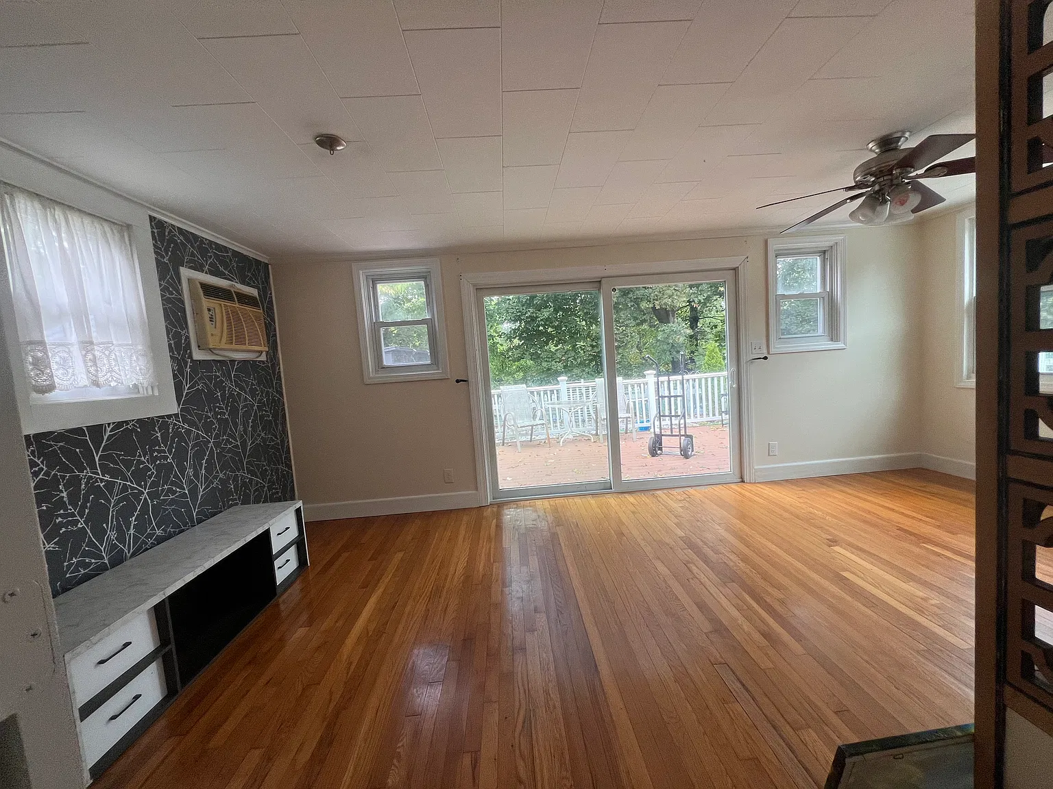 2 bed, 1050 sqft, $3,000 — Photo 4