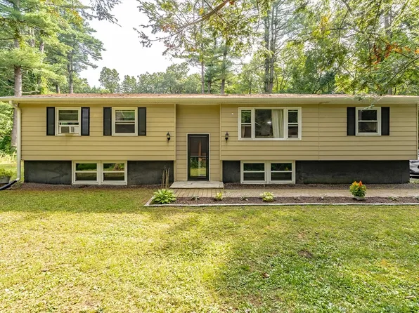 24 Whalen St, Palmer, MA 01069