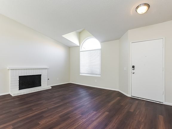 3rd image of 24525 Freeport Dr