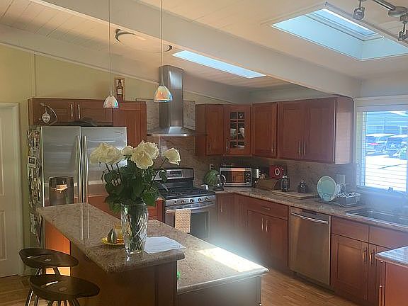 2nd image of 903 E Meadow Dr