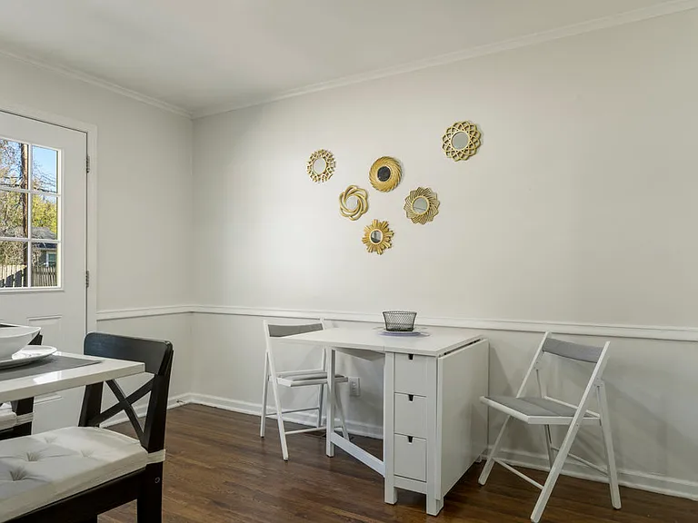 Dining area (NOT FURNISHED)